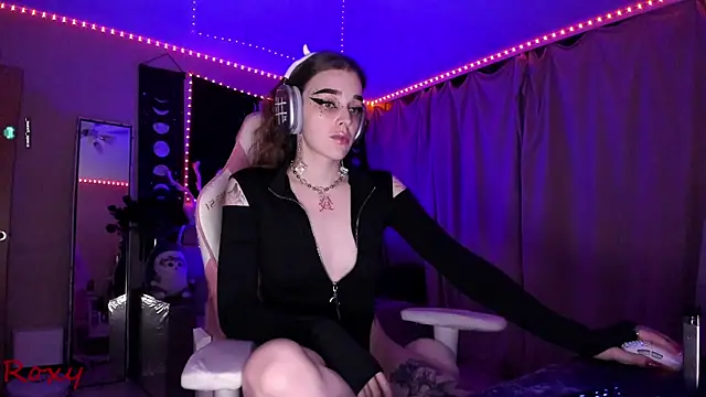 wet dream  online show from December 17, 2025, 5:08 pm