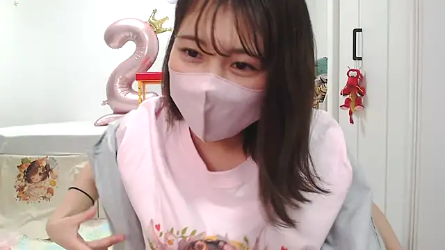 Snapshot of SUZU_ chatting on December 6, 2024, 12:05 pm SUZU online show from December 6, 2024, 12:05 pm