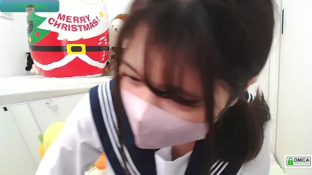 Snapshot of SUZU_ chatting on December 17, 2024, 10:22 pm SUZU online show from December 17, 2024, 10:22 pm