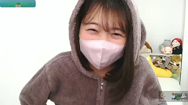 Snapshot of SUZU_ chatting on December 27, 2024, 10:05 pm SUZU online show from December 27, 2024, 10:05 pm