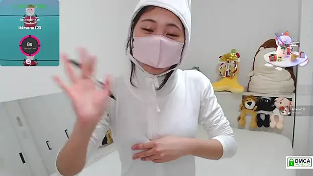 Snapshot of SUZU_ chatting on January 1, 2025, 12:11 pm SUZU online show from January 1, 2025, 12:11 pm