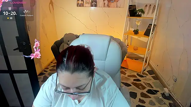 Snapshot of NiickyJones chatting on November 2, 2025, 1:24 pm NiickyJones online show from November 2, 2025, 1:24 pm