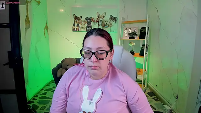 Snapshot of NiickyJones chatting on November 17, 2025, 5:41 pm NiickyJones online show from November 17, 2025, 5:41 pm