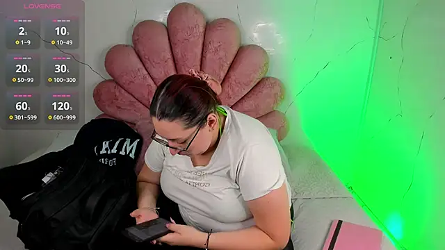 NiickyJones online show from February 6, 2026, 10:24 pm