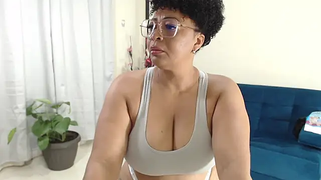 AmbarSofhia online show from February 13, 2025, 10:11 pm