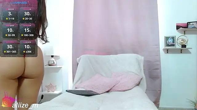 Snapshot of aliicee_m chatting on February 15, 2026, 1:41 pm aliicee m online show from February 15, 2026, 1:41 pm