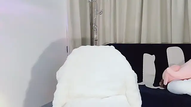 lvy-w online show from February 13, 2025, 11:28 am