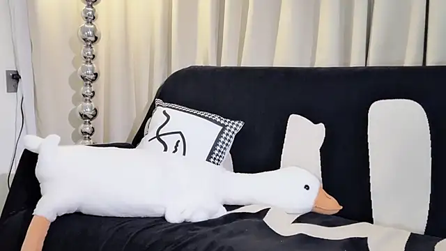 lvy-w online show from March 4, 2025, 12:01 pm