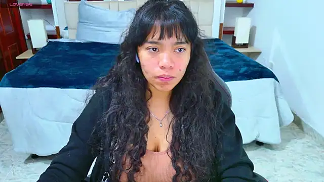 laureentt  online show from October 31, 2025, 3:07 am