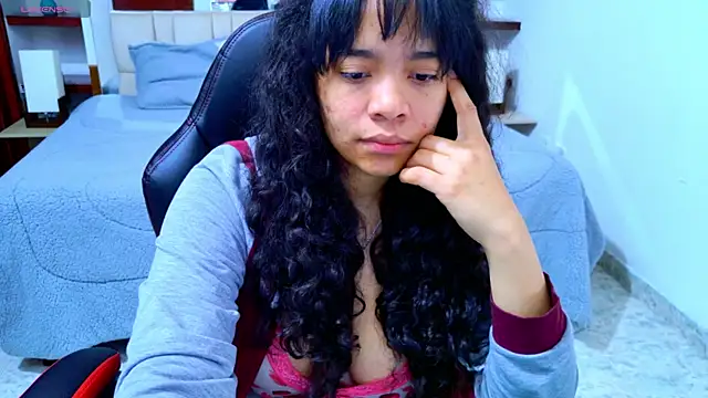 laureentt  online show from November 13, 2025, 3:27 am