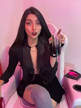 Snapshot of Felicia_smok3 chatting on June 5, 2026, 5:25 am Felicia smok3 online show from June 5, 2026, 5:25 am