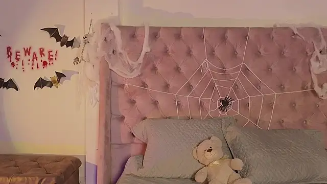 Snapshot of _Linoshka_1 chatting on October 30, 2025, 9:48 pm Linoshka 1 online show from October 30, 2025, 9:48 pm