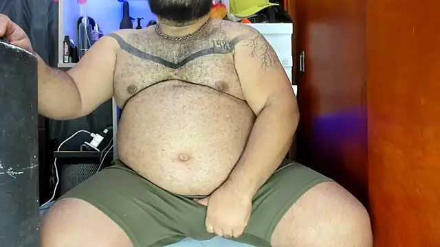 Snapshot of Latino_bigcock chatting on December 1, 2024, 10:32 pm Latino bigcock online show from December 1, 2024, 10:32 pm