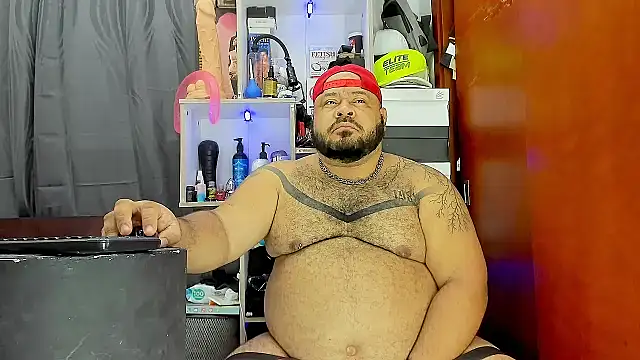 Snapshot of Latino_bigcock chatting on February 26, 2025, 4:58 am Latino bigcock online show from February 26, 2025, 4:58 am