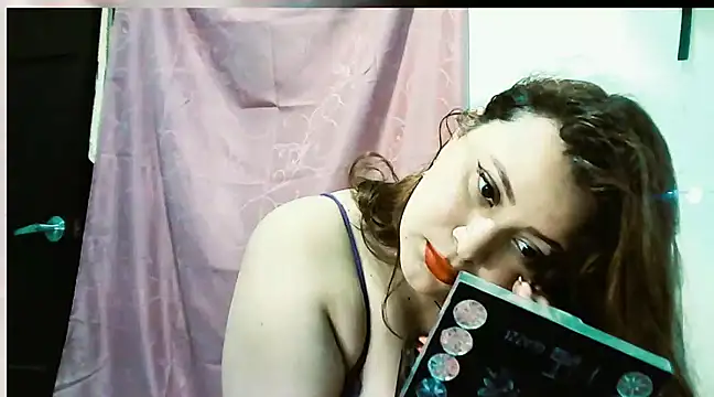 SofiaOlivares online show from December 4, 2024, 11:24 pm