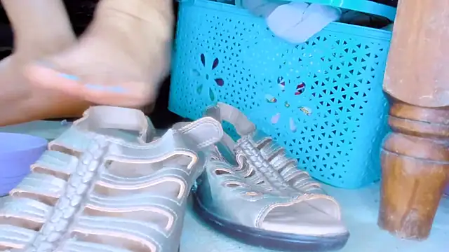 SofiaOlivares online show from April 6, 2026, 11:16 pm