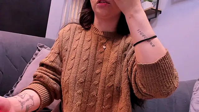 Eva Macalliter online show from November 8, 2025, 3:18 am