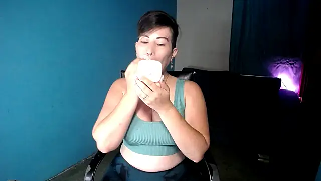Snapshot of Sunny_rayz_ chatting on June 29, 2026, 10:37 am Sunny rayz online show from June 29, 2026, 10:37 am