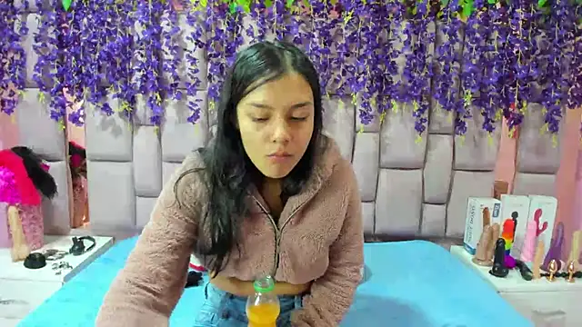 Snapshot of Bich_Anal_ chatting on December 21, 2024, 12:59 pm Bich Anal  online show from December 21, 2024, 12:59 pm