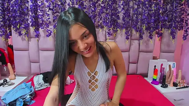 Snapshot of Bich_Anal_ chatting on December 23, 2024, 4:28 pm Bich Anal  online show from December 23, 2024, 4:28 pm