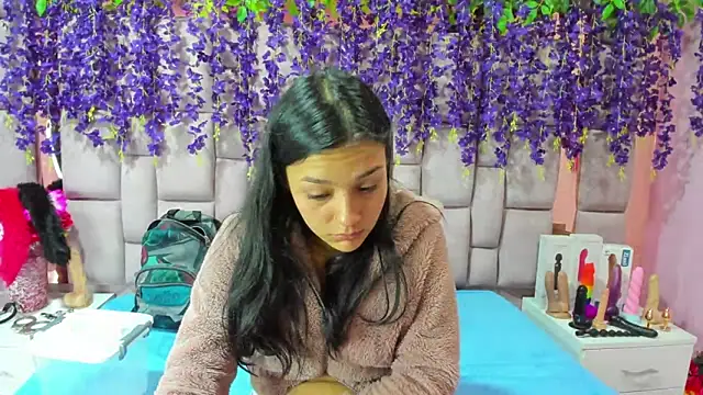 Snapshot of Bich_Anal_ chatting on December 27, 2024, 2:01 pm Bich Anal  online show from December 27, 2024, 2:01 pm