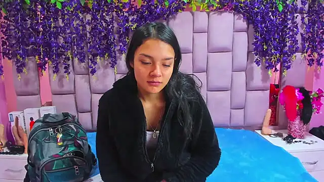 Snapshot of Bich_Anal_ chatting on January 8, 2025, 1:20 pm Bich Anal  online show from January 8, 2025, 1:20 pm