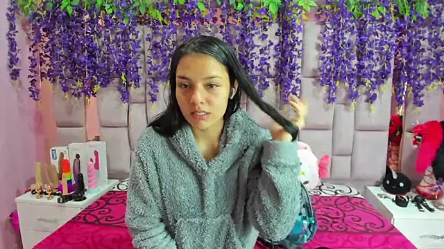 Snapshot of Bich_Anal_ chatting on February 12, 2025, 1:37 pm Bich Anal  online show from February 12, 2025, 1:37 pm