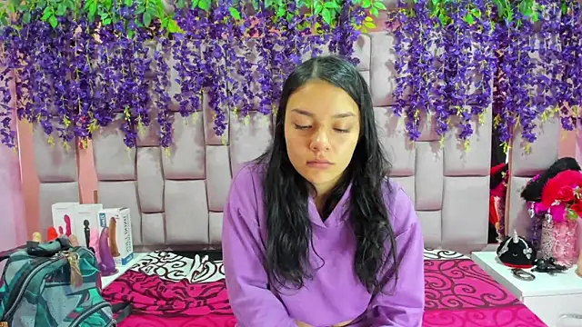 Snapshot of Bich_Anal_ chatting on February 19, 2025, 1:17 pm Bich Anal  online show from February 19, 2025, 1:17 pm