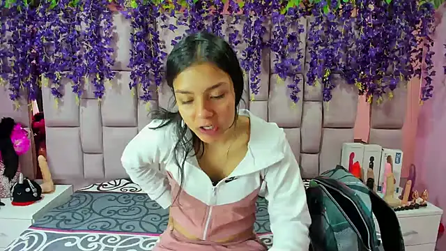 Snapshot of Bich_Anal_ chatting on February 24, 2025, 1:31 pm Bich Anal  online show from February 24, 2025, 1:31 pm