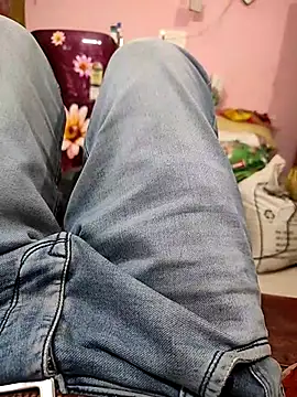 COUPLLE VILLAGE online show from February 12, 2026, 4:57 pm