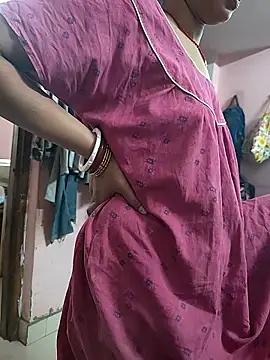 COUPLLE VILLAGE online show from April 9, 2026, 3:17 am