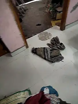 COUPLLE VILLAGE online show from April 28, 2026, 1:48 am