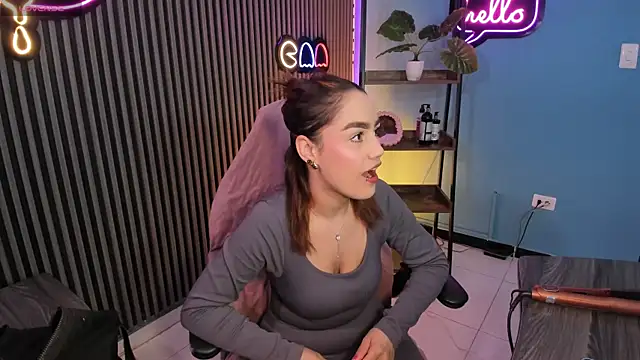 emily roberts1 online show from October 30, 2025, 4:25 am