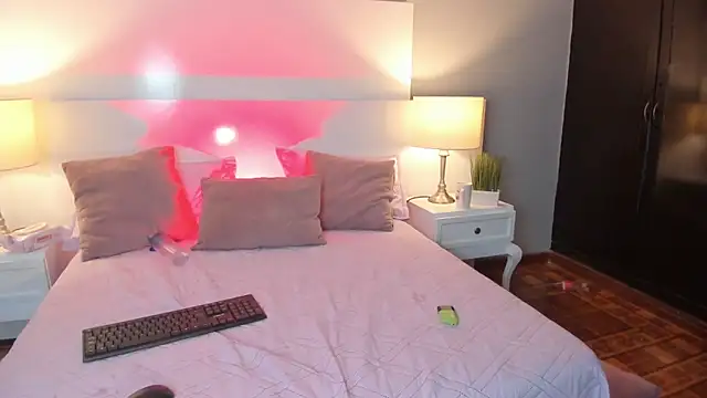 emily roberts1 online show from November 16, 2025, 4:29 am