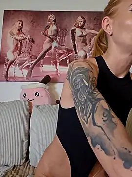 LessiaMia online show from February 22, 2026, 8:51 pm