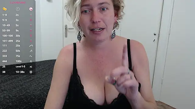 cumfun online show from October 14, 2025, 7:31 am