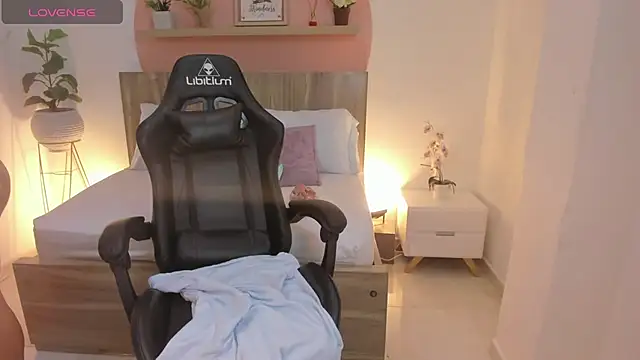 Snapshot of roseliam25 chatting on February 5, 2025, 10:12 pm roseliam25 online show from February 5, 2025, 10:12 pm