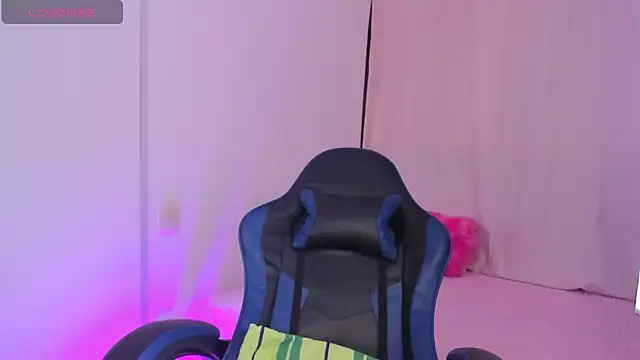 Snapshot of roseliam25 chatting on October 7, 2025, 7:55 pm roseliam25 online show from October 7, 2025, 7:55 pm