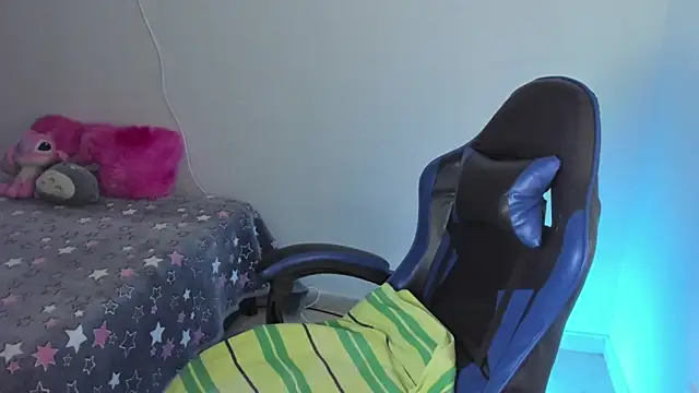 roseliam25 online show from February 28, 2026, 2:07 pm