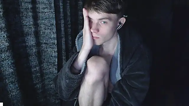 Student Oliver online show from November 14, 2025, 7:01 pm