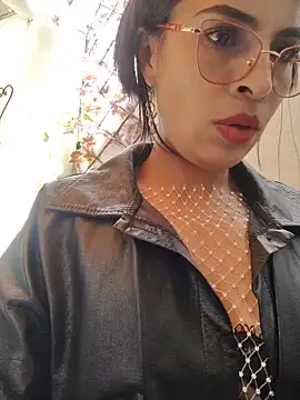 Astrid-- online show from May 19, 2026, 7:31 pm