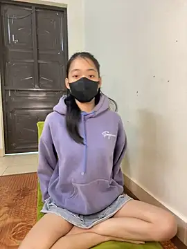 Snapshot of DA-EUN chatting on December 13, 2024, 3:27 am DA-EUN online show from December 13, 2024, 3:27 am