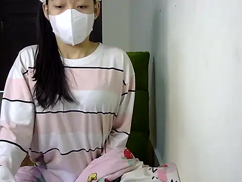 Snapshot of DA-EUN chatting on December 23, 2024, 4:33 am DA-EUN online show from December 23, 2024, 4:33 am