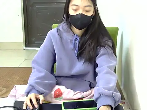 Snapshot of DA-EUN chatting on December 28, 2024, 3:15 am DA-EUN online show from December 28, 2024, 3:15 am