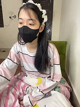 Snapshot of DA-EUN chatting on December 29, 2024, 2:49 am DA-EUN online show from December 29, 2024, 2:49 am