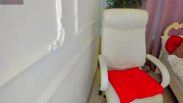 Snapshot of Lily_Marlin chatting on April 4, 2026, 7:06 am Lily Marlin online show from April 4, 2026, 7:06 am