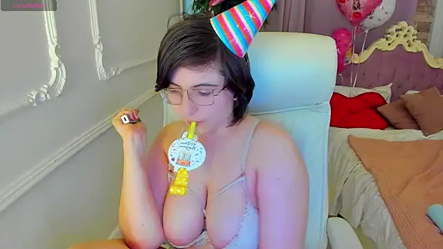Snapshot of Lily_Marlin chatting on April 18, 2026, 12:53 pm Lily Marlin online show from April 18, 2026, 12:53 pm
