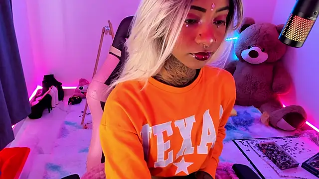 Snapshot of AshantiiSweet chatting on March 18, 2025, 10:15 pm AshantiiSweet online show from March 18, 2025, 10:15 pm