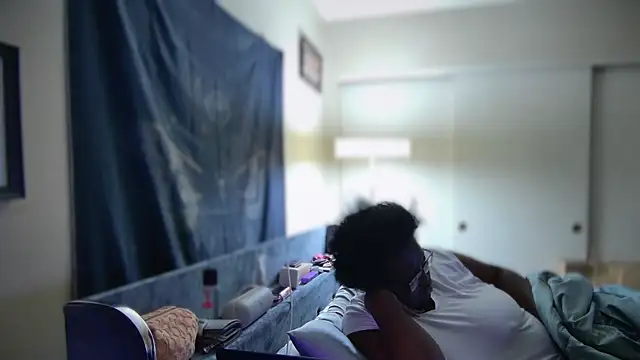 Yagurl  west online show from January 29, 2025, 1:48 am