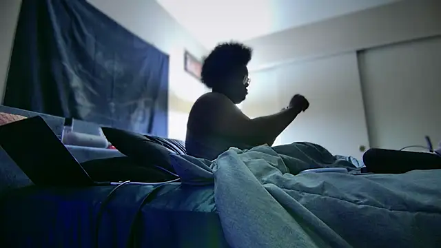 Yagurl  west online show from February 2, 2025, 2:48 am